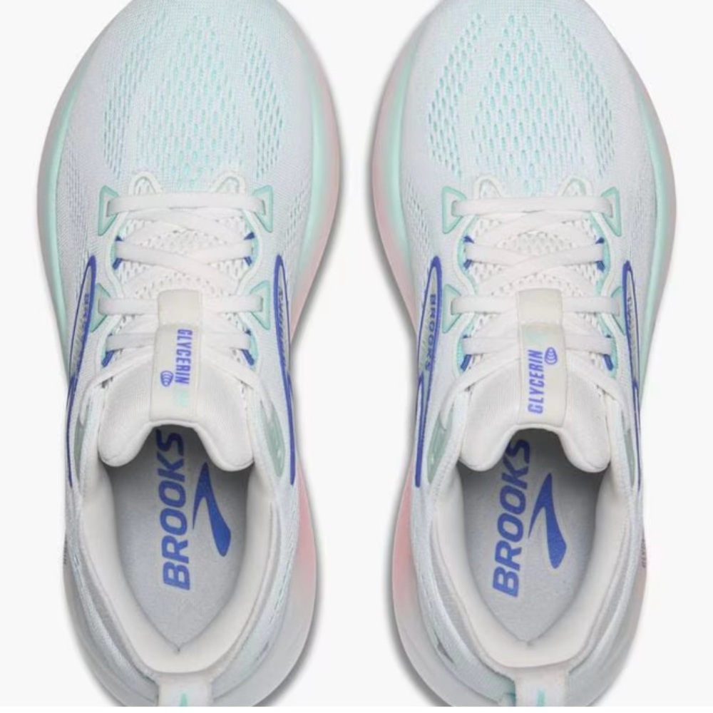 Brand new Brooks running sneakers